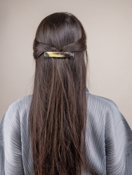 Oblique bun holder