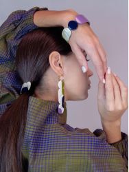 Bracelet 25 Totem en corne blonde et laque Parme