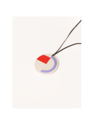 Pendentif en corne et laque tricolore