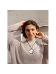 Pendentif en corne et laque tricolore