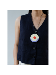 Pendentif en corne et laque tricolore